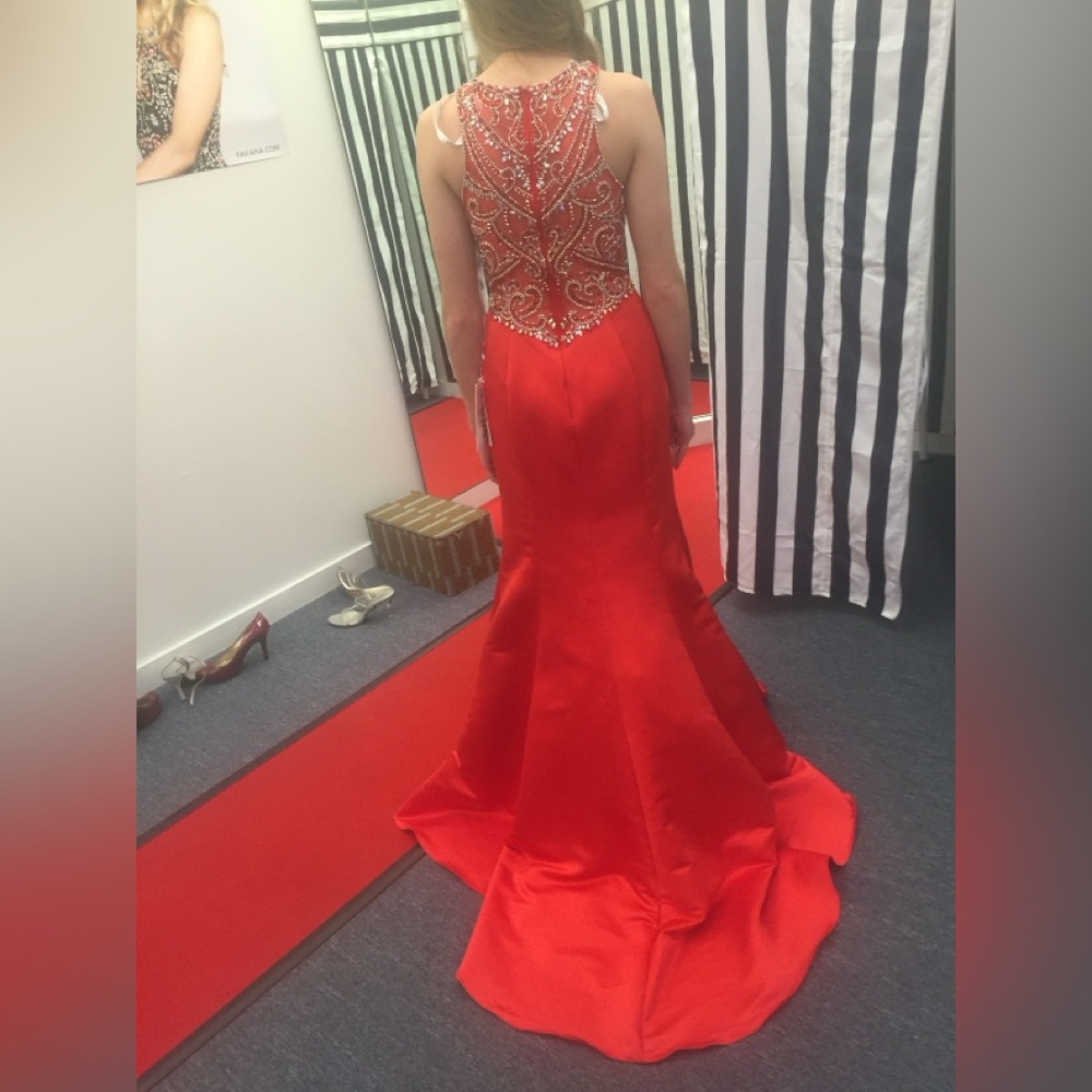 Prom or Formal Dress - Picture 3 of 5